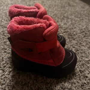 The North Face toddlers' Pink and Black Winter Boots